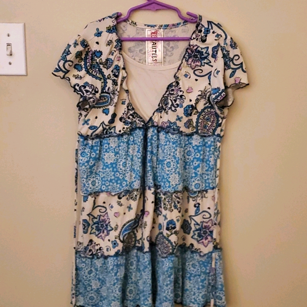 White and blue dress made by Beautees and size XL